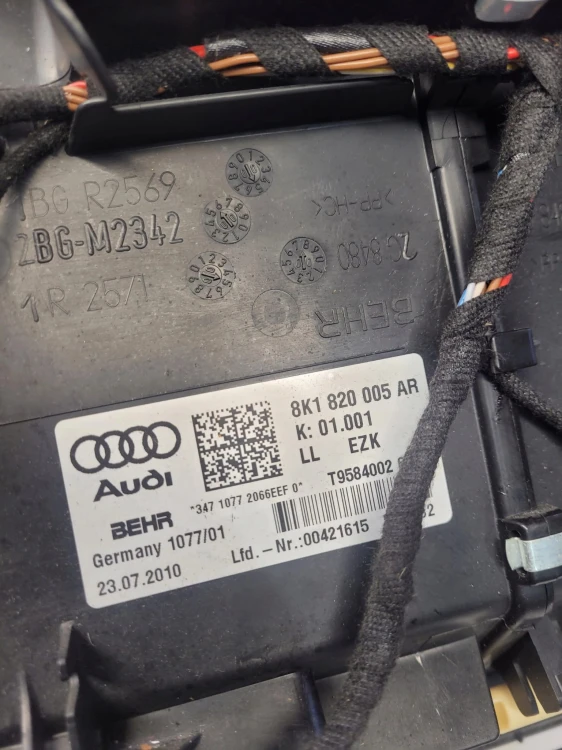 NAGRZEWNICA KOMPLETNA AUDI A4 B8 Q5 8K1820005AR