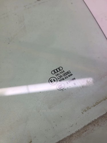SZYBA BOCZNA DRZWI LEWY PRZÓD AUDI A3 8P CABRIO 2008