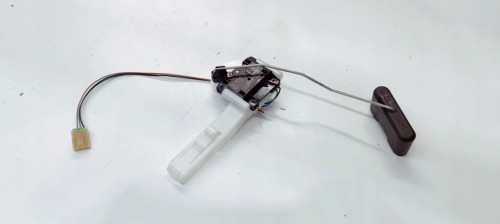 CZUJNIK POZIOMU PALIWA AUDI A4 B9 A5 2.0 TFSI 8W0919047E