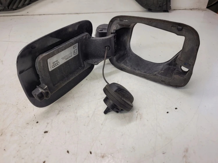 KLAPKA WLEWU PALIWA AUDI A4 B8 8K0809999D LY9B