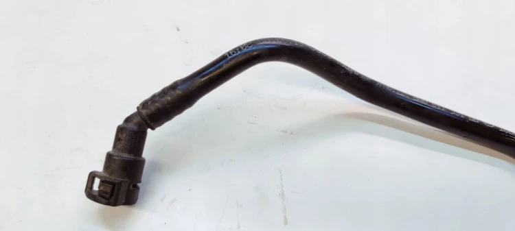 PRZEWÓD RURKA PODCIŚNIENIA AUDI VOLKSWAGEN SEAT SKODA 8W0611931BB