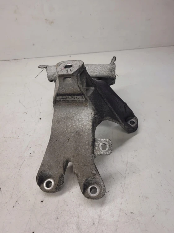 ŁAPA SILNIKA PRAWA AUDI A4 A5 3.0 TDI 8K0199308CA