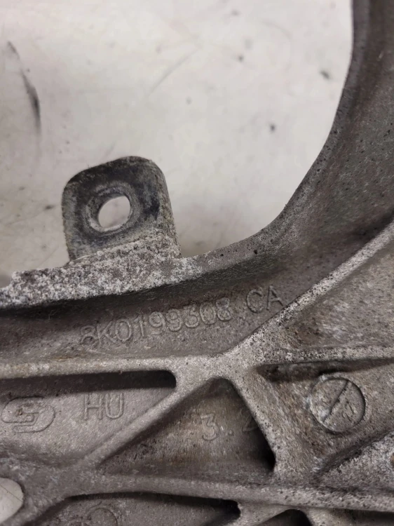 ŁAPA SILNIKA PRAWA AUDI A4 A5 3.0 TDI 8K0199308CA