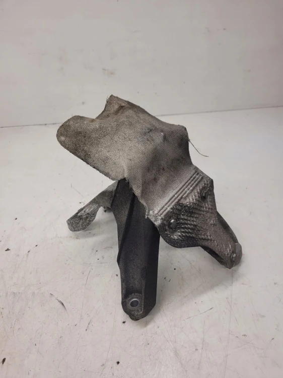 ŁAPA SILNIKA PRAWA AUDI A4 A5 3.0 TDI 8K0199308CA