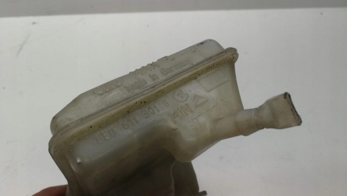 ZBIORNICZEK PŁYNU HAM AUDI A4 B7 A6 C6 8E0611301G