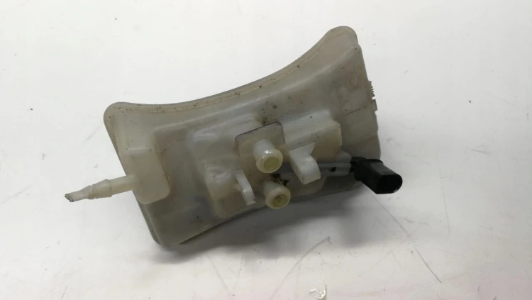 ZBIORNICZEK PŁYNU HAM AUDI A4 B7 A6 C6 8E0611301G