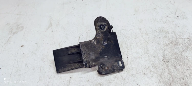 ZAMEK MASKI RYGIEL AUDI A8 D3 LIFT 4E0823485B