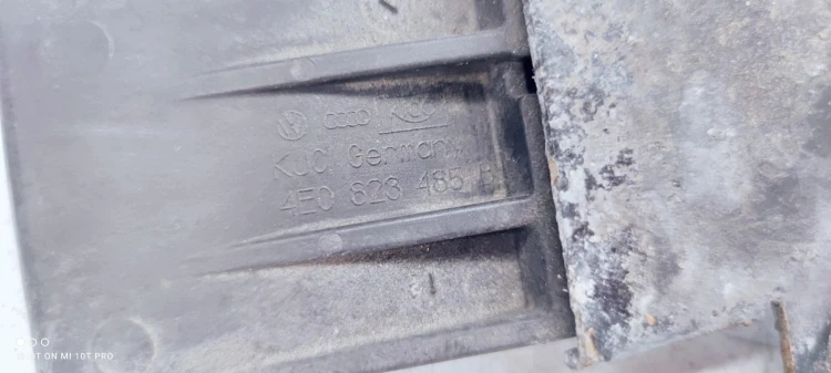 ZAMEK MASKI RYGIEL AUDI A8 D3 LIFT 4E0823485B
