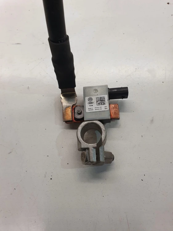 KLEMA MINUSOWA AUDI A4 A5 Q5 8T0915181