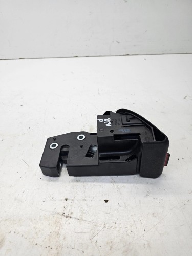 ZAMEK KANAPY PRAWY TYŁ AUDI Q3 8U VW 1K0885682M