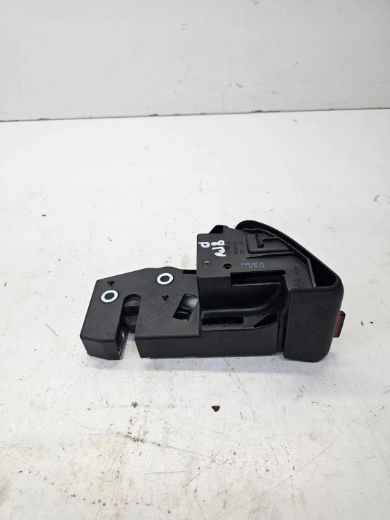ZAMEK KANAPY PRAWY TYŁ AUDI Q3 8U VW 1K0885682M