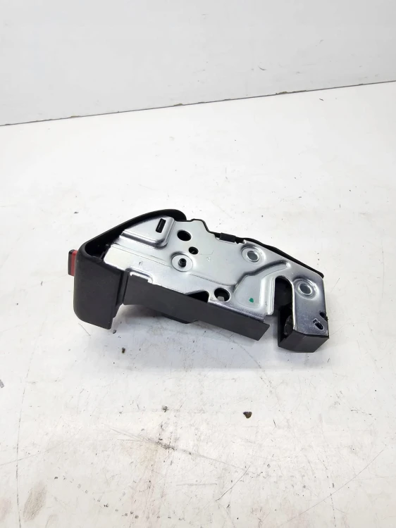 ZAMEK KANAPY PRAWY TYŁ AUDI Q3 8U VW 1K0885682M