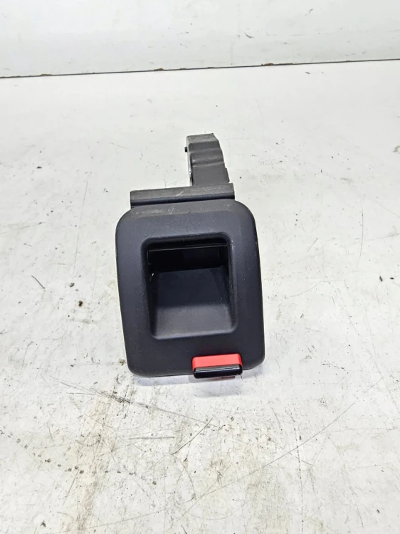 ZAMEK KANAPY PRAWY TYŁ AUDI Q3 8U VW 1K0885682M