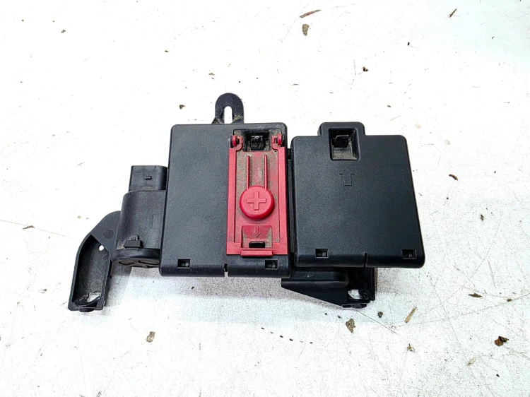 ROZDZIELACZ PRĄDU KLEMA + AUDI Q7 4M 4M0941823A