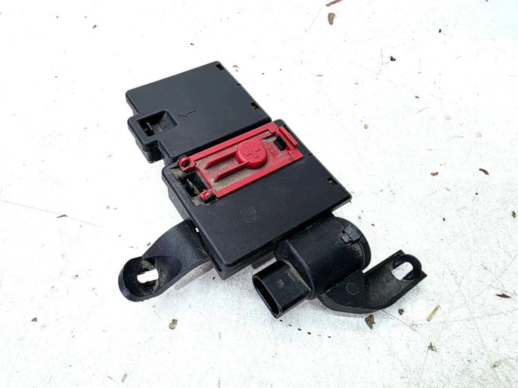 ROZDZIELACZ PRĄDU KLEMA + AUDI Q7 4M 4M0941823A