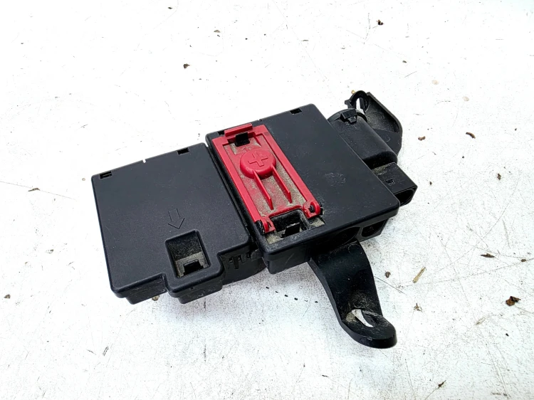 ROZDZIELACZ PRĄDU KLEMA + AUDI Q7 4M 4M0941823A