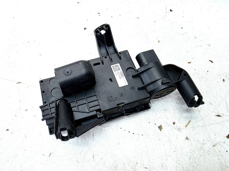 ROZDZIELACZ PRĄDU KLEMA + AUDI Q7 4M 4M0941823A