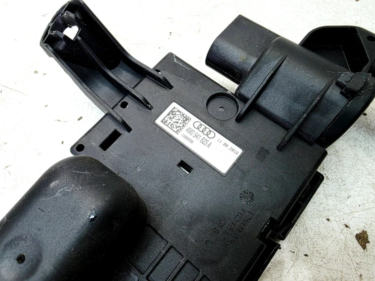 ROZDZIELACZ PRĄDU KLEMA + AUDI Q7 4M 4M0941823A