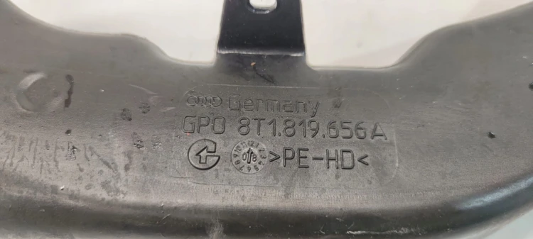 KANAŁ POWIETRZNY TUNEL PRAWY AUDI A4 A5 8T1819656A