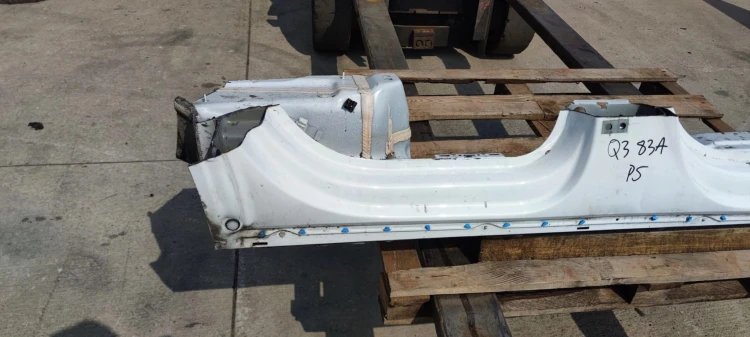 ĆWIARTKA PRÓG PRAWA STRONA AUDI Q3 II 83A F3B