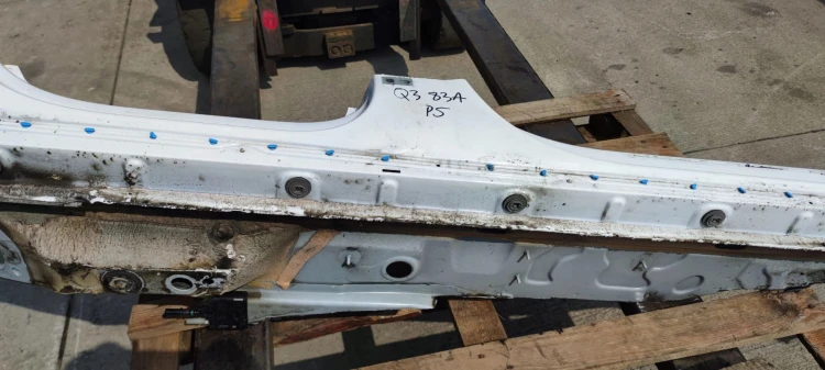 ĆWIARTKA PRÓG PRAWA STRONA AUDI Q3 II 83A F3B