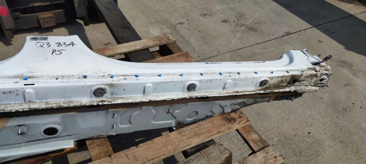 ĆWIARTKA PRÓG PRAWA STRONA AUDI Q3 II 83A F3B
