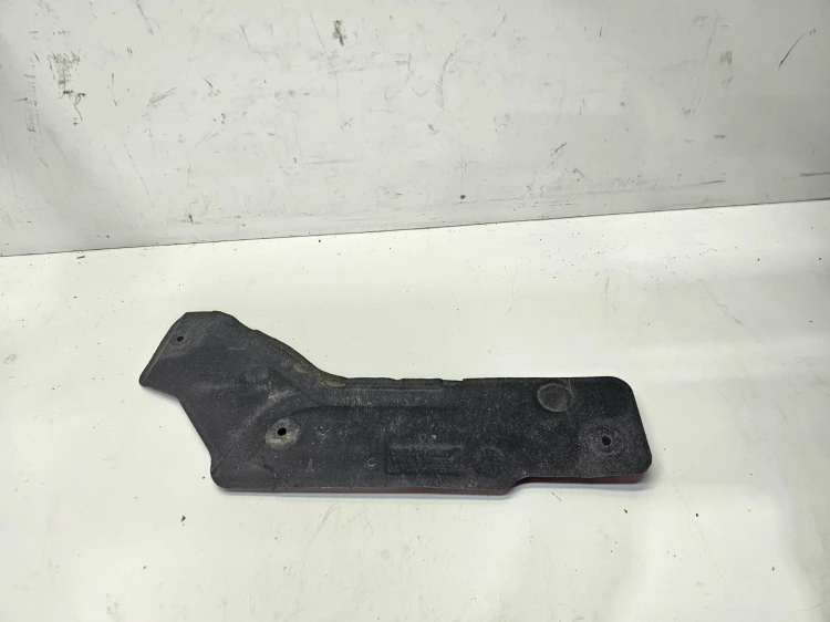 OSŁONA PODŁUŻNICY PRAWA AUDI Q5 FY 80A863827