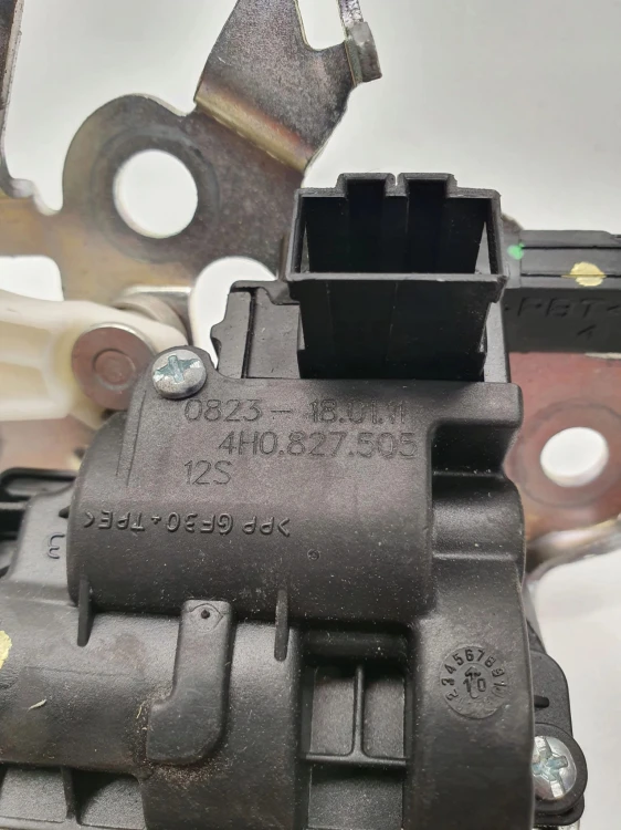 ZAMEK KLAPY TYŁ AUDI A3 A4 A6 C7 4H0827505