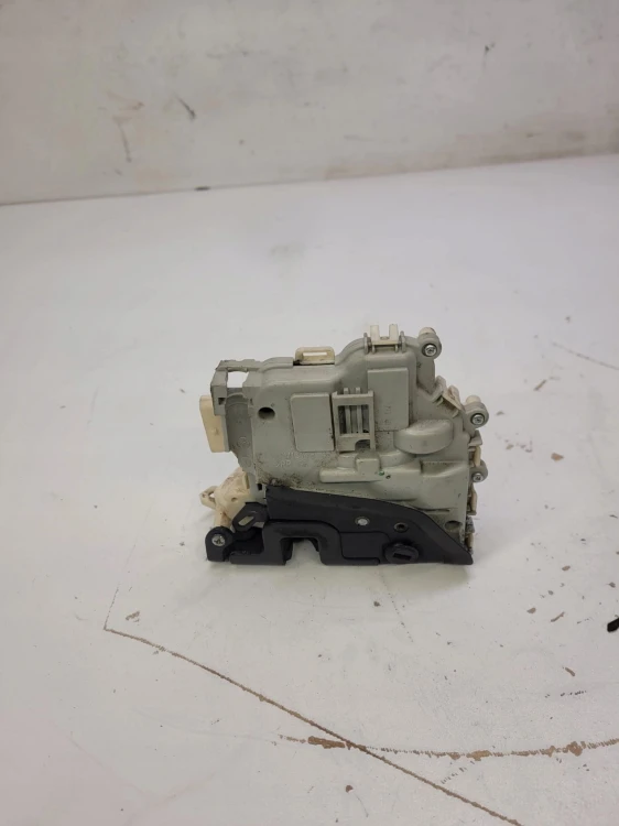 ZAMEK DRZWI LEWY TYŁ AUDI A1 8X0839016 6-PIN