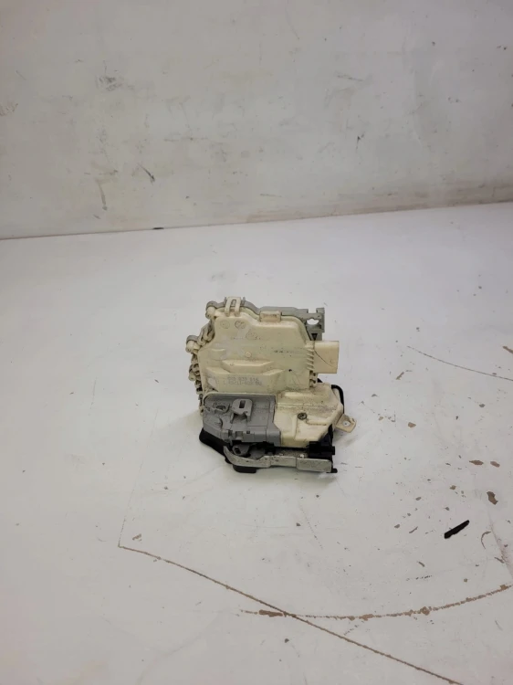 ZAMEK DRZWI LEWY TYŁ AUDI A1 8X0839016 6-PIN