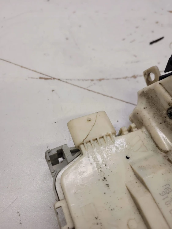 ZAMEK DRZWI LEWY TYŁ AUDI A1 8X0839016 6-PIN