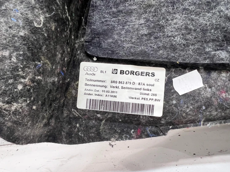 BOCZEK BAGAŻNIKA LEWY AUDI Q5 8R 8R0863879D