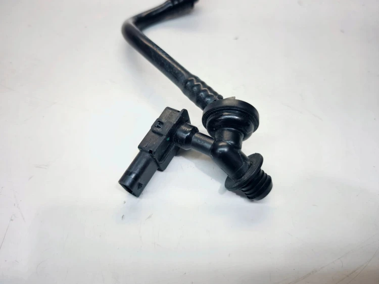 PRZEWÓD RURKA CZUJNIK SERWA AUDI A4 B9 A5 8W 8W1611931Q 5Q0906207