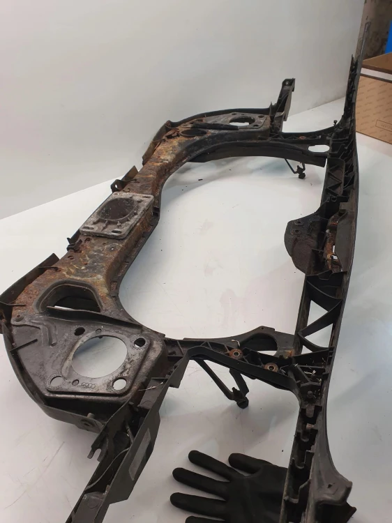 PAS PRZEDNI AUDI A4 B6 3.0 BENZYNA 8E0959651B