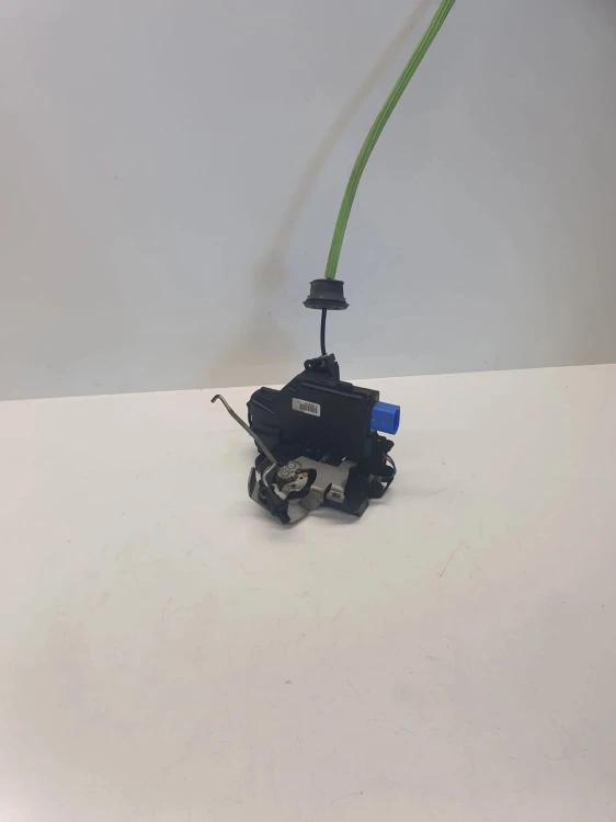 ZAMEK DRZWI PRAWY TYŁ AUDI A8 D3 4E0839016 7 PIN
