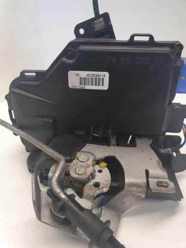 ZAMEK DRZWI PRAWY TYŁ AUDI A8 D3 4E0839016 7 PIN