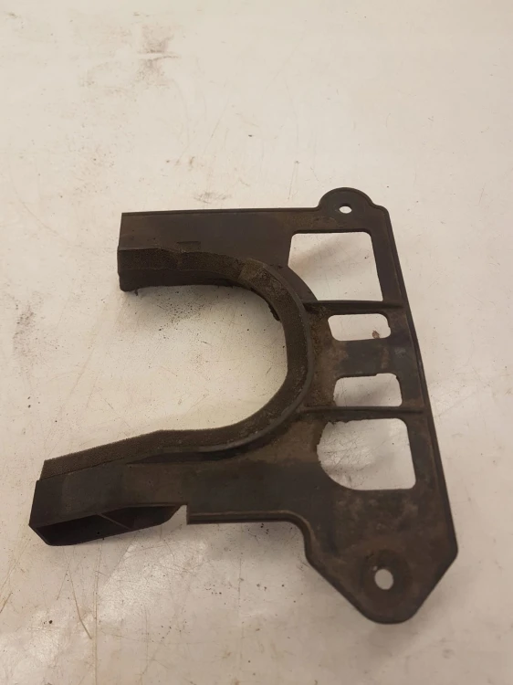 OSŁONA PÓŁOSI PRAWA AUDI A6 C7 4G0863190