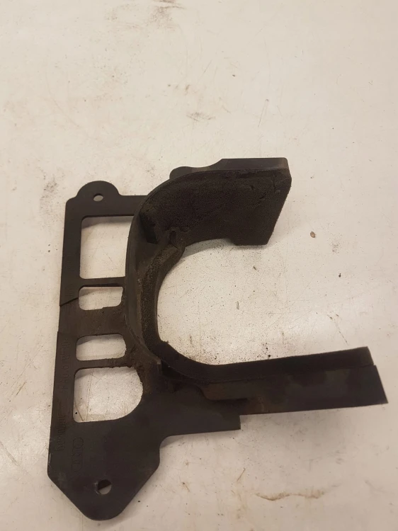 OSŁONA PÓŁOSI PRAWA AUDI A6 C7 4G0863190