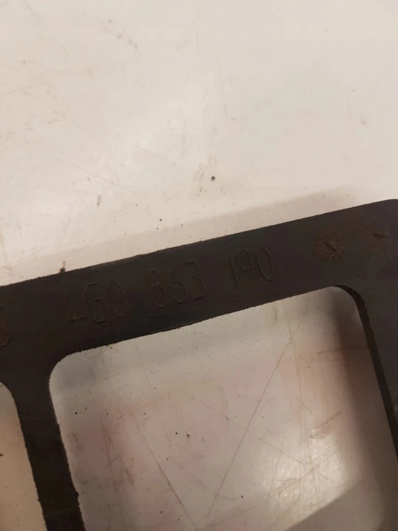 OSŁONA PÓŁOSI PRAWA AUDI A6 C7 4G0863190