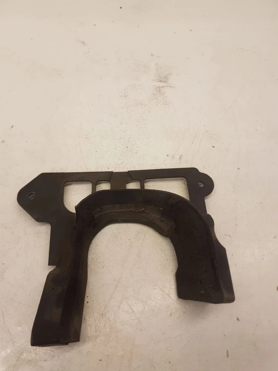 OSŁONA PÓŁOSI PRAWA AUDI A6 C7 4G0863190