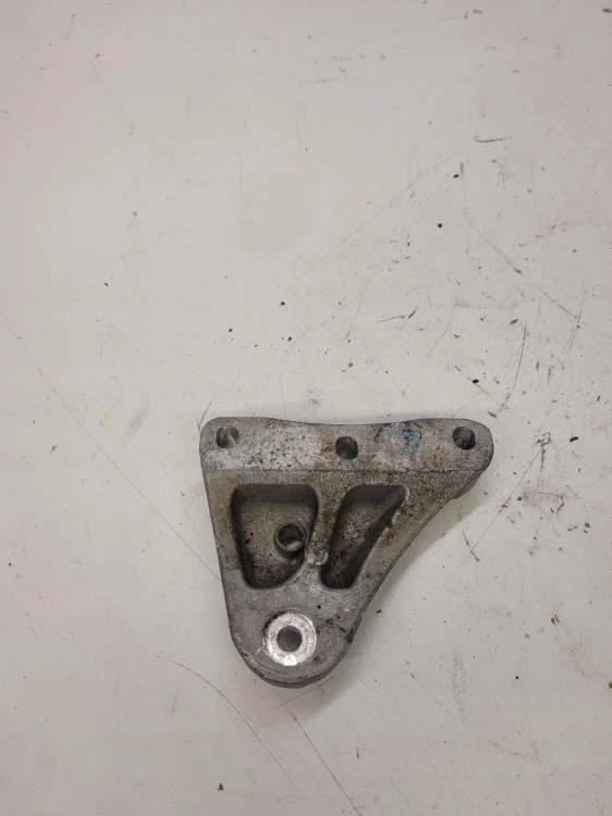 ŁAPA WSPORNIK SILNIKA AUDI A1 VW SEAT 6R0199185A