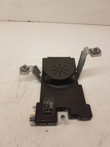 WZMACNIACZ ANTENY AUDI A3 LIFT 8P4035225D