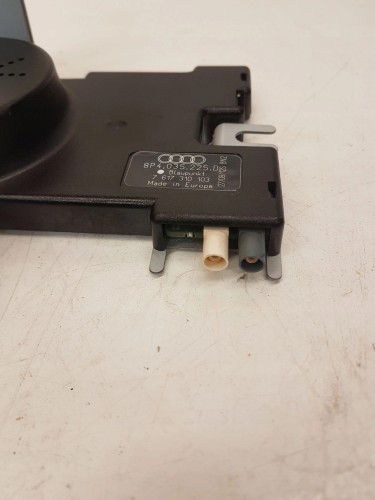WZMACNIACZ ANTENY AUDI A3 LIFT 8P4035225D