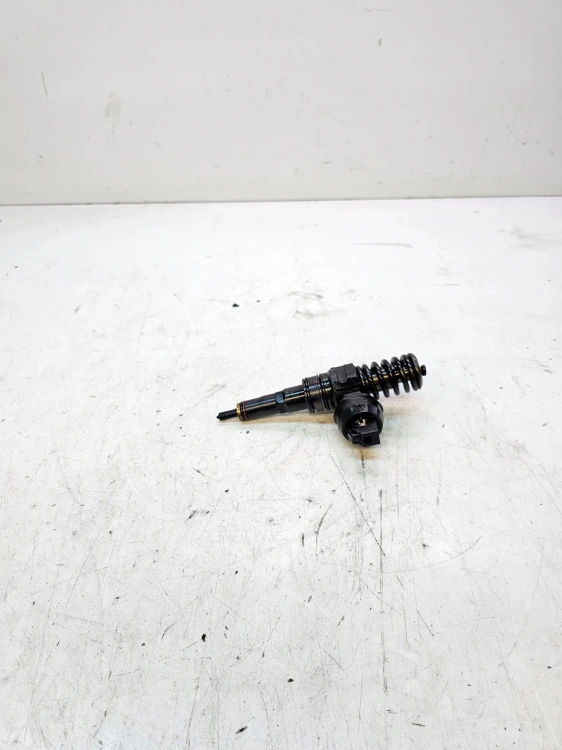 POMPOWTRYSKIWACZ AUDI A4 B7 2.0 TDI BPW 038130073BJ