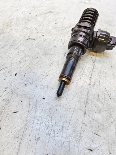 POMPOWTRYSKIWACZ AUDI A4 B7 2.0 TDI BPW 038130073BJ
