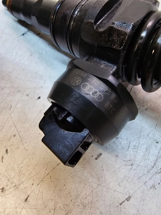 POMPOWTRYSKIWACZ AUDI A4 B7 2.0 TDI BPW 038130073BJ