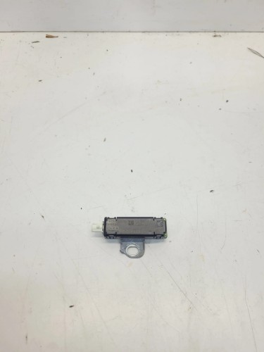 ANTENA WZMACNIACZ ANTENOWY AUDI A5 8T CABRIO 8F0035225J