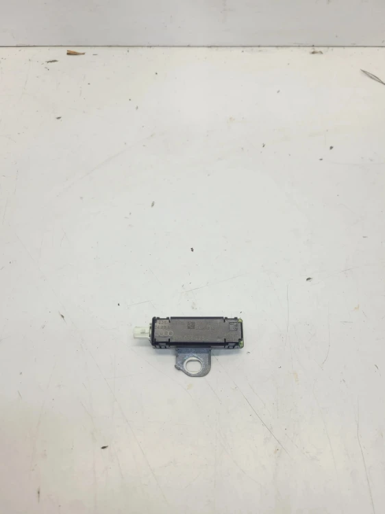 ANTENA WZMACNIACZ ANTENOWY AUDI A5 8T CABRIO 8F0035225J