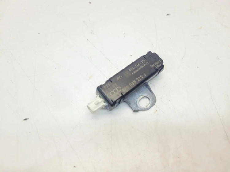 ANTENA WZMACNIACZ ANTENOWY AUDI A5 8T CABRIO 8F0035225J