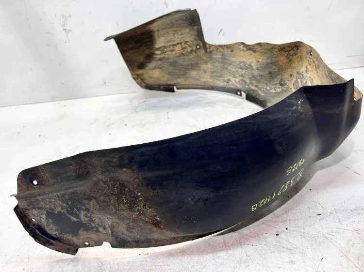 NADKOLE PRAWY PRZÓD PLASTIKOWE AUDI A3 8L 8L0821172B 13/26